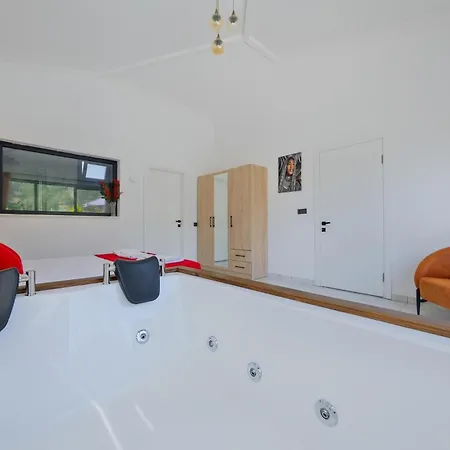 Emir 2 Φετιγιέ